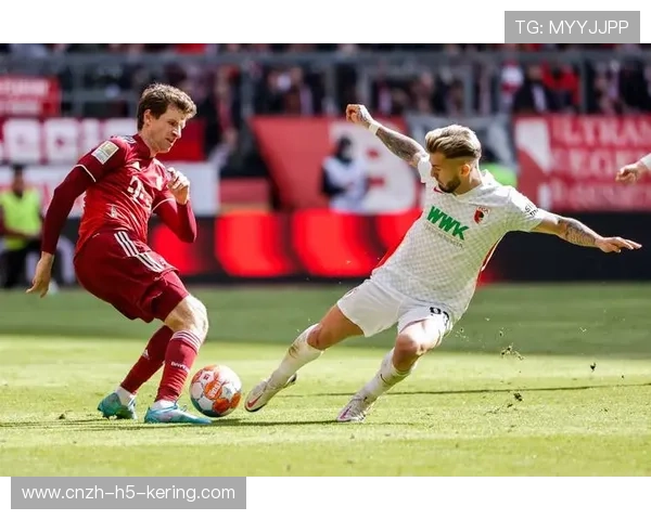 德甲拜仁中路压制彻底掌控比赛,三分到手